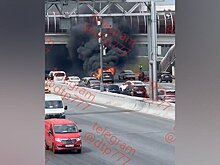 Автомобиль загорелся на внутренней стороне 32-го км МКАД