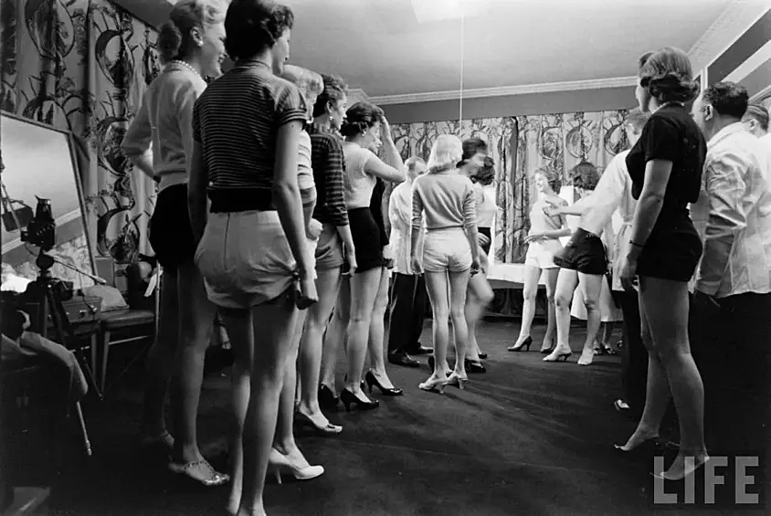 Все началось со всеамериканского Съезда костоправов в 1956 году. Тогда специалисты со всей страны собрались в Чикаго, где и прошел первый конкурс «Мисс правильная осанка».   