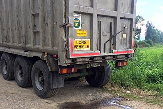 В Закарпатье жители «обезвредили» грузовик с львовским мусором
