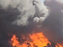 ВС России нанесли массированный удар по Буче, пожар виден за километры