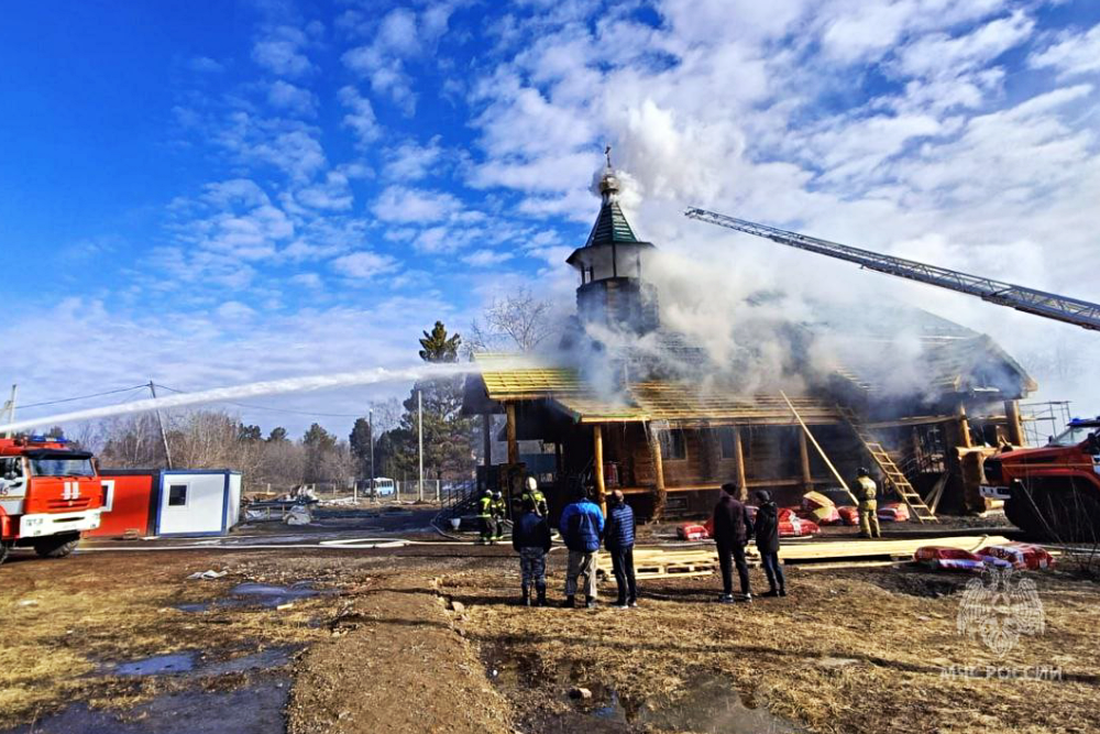В Красноярском крае загорелся православный храм