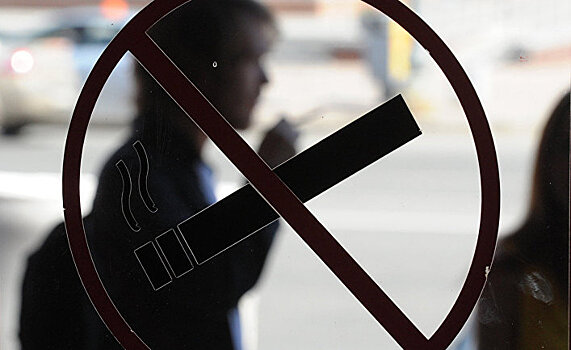 Россияне смогут подавать в суд на соседей - курильщиков