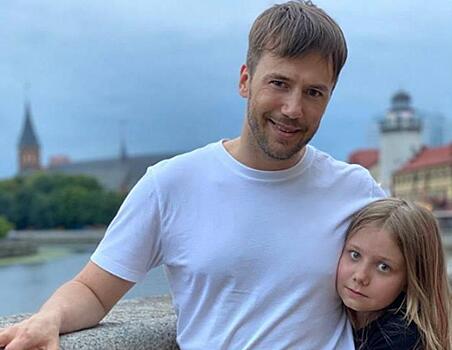 Отпуск с детьми: Арнтгольц опустила дочку Марию с отцом в родной Калининград