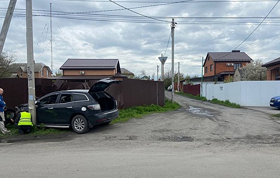 Автоледи на иномарке врезалась в столб в Новочеркасске