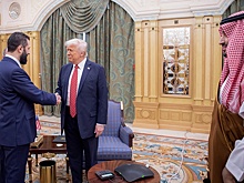 Трамп пожал руку лидеру Сирии аш-Шараа, за которого Госдеп объявил награду