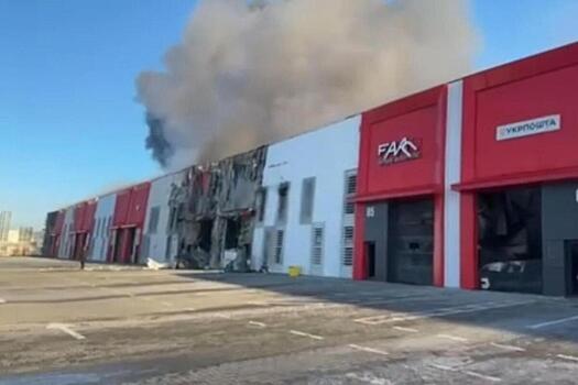 Львов лишился последнего европейского «хаба»: дым от него накрыл полгорода