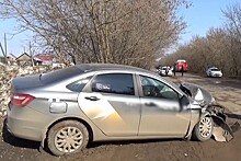 Видео: нетрезвый таксист врезался в автобус в Ижевске