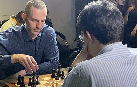 Александр Грищук обыграл Владимира Крамника в блиц-матче по шахматам