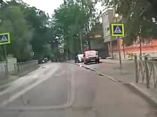 В Калининграде автомобиль провалился под недавно отремонтированный асфальт