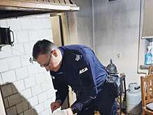 В Польше полицейские накормили горячим обедом одинокого мужчину и его собаку