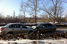 В Тольятти в лобовом ДТП «Приоры» и «Гранты» пострадали четыре человека