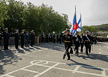 Командующий Северным флотом вручил штандарт новому командующему Кольской флотилией разнородных сил