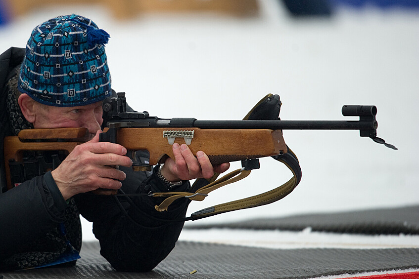 Вице-президент Союза биатлонистов России Виктор Маматов принимает участие в «Гонке чемпионов» в спорткомплексе «Лужники», 2012 год