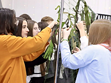 Мэр Читы Инна Щеглова отметила вклад волонтеров в изготовление сетей для защиты техники и бойцов СВО в День Героев Отечества