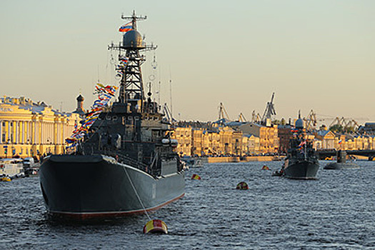 Большой десантный корабль ВМФ России вошел в Ла-Манш
