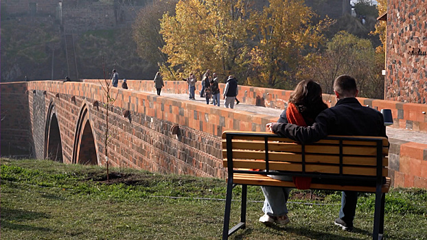 Исторический Красный мост открыли после реставрации в Ереване. Чем он знаменит?