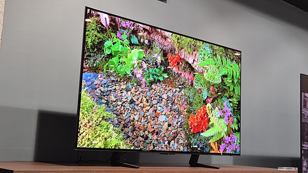 Первый взгляд на новые телевизоры Samsung: поддержка AI, управление с часов