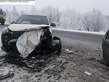 На федеральной трассе легковушка разбилась о мощную фуру