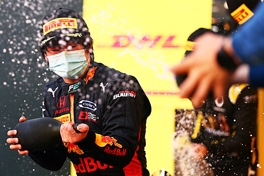 Цунода выиграл гонку Формулы-2 в Бахрейне, опередив Мазепина и Шварцмана