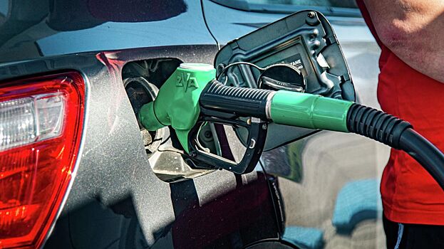 Бензин АИ-95 на бирже подешевел за неделю почти на 10%