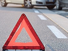 Небезопасная реформа: на юго-западе Петербурга произошло ДТП при участии общественного транспорта