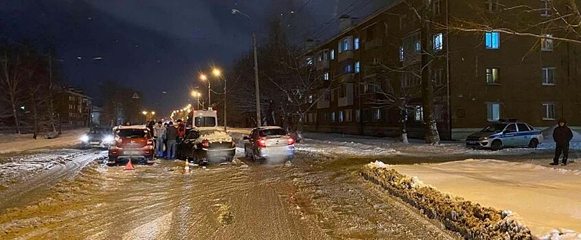 Девочка пострадала в массовом ДТП в Ижевске