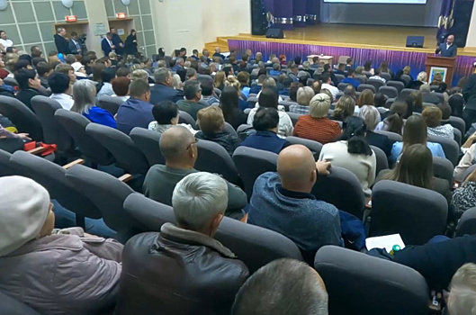 Пути решения: губернатор Вячеслав Федорищев провел встречу с жителями Кинельского района