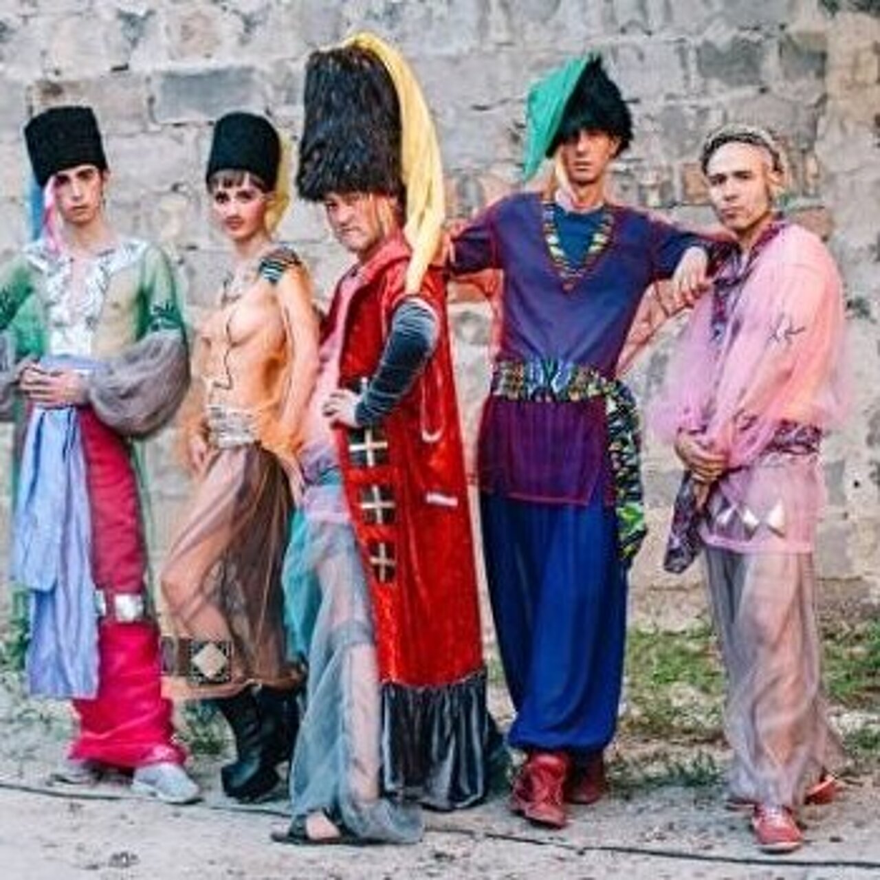 Куннилингус қыз бетінің үстіне зәр шығарады