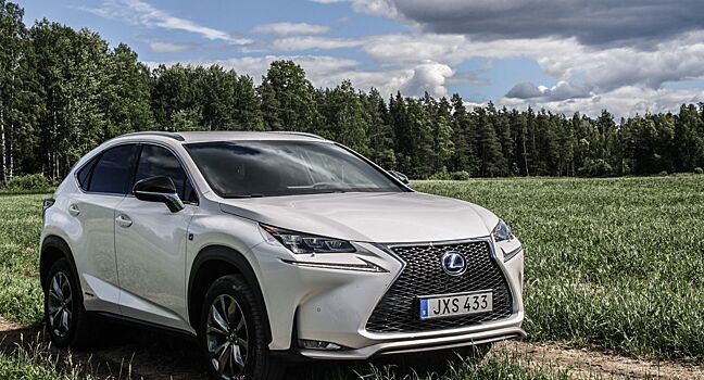 Благородный хулиган или тест-драйв автомобиля LEXUS NX300