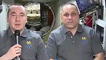 Космонавты поздравили россиян с Днем защитника Отечества. Видео
