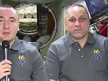 Космонавты поздравили россиян с Днем защитника Отечества. Видео