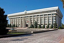 Парламент Киргизии не смог назначить дату президентских выборов