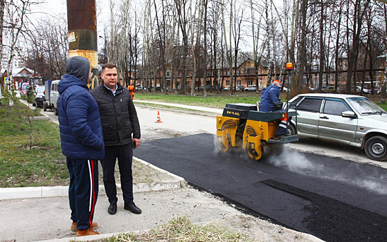 Замглавы мэрии Рязани Ясинский лично проконтролировал работы по ямочному ремонту