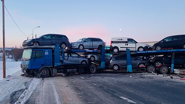 Движение на Киевском шоссе восстановлено после ДТП с двумя грузовиками