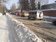 В Ярославле власти отложили уборку дороги, где застревали скорые