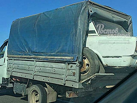 Пункт назначения по-ростовски: грузовая «Газель» перевозила «Жигули» в кузове