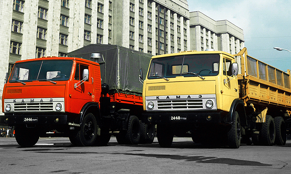 Разработка нового грузовика началась в конце 60-х годов. Автомобиль должен был быть экономичным, простым в эксплуатации и обладать грузоподъемностью более 8 тонн.  