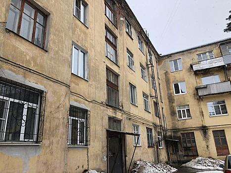 Жители Серпухова требуют отремонтировать дом, который рушится на глазах