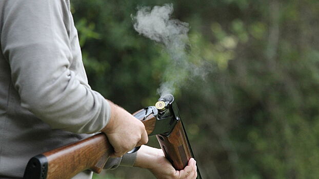 Отец случайно подстрелил сына при чистке охотничьего ружья