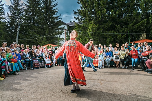 На фестивале "Крутушка" под Казанью прошел батл народной пляски