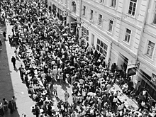 Москвичи вспомнили толпы на барахолке в 90-е годы