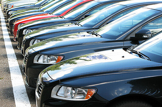 Продажи новых легковых машин в РФ в октябре упали