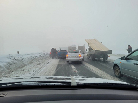 В Самарской области из-за тумана столкнулись 10 машин