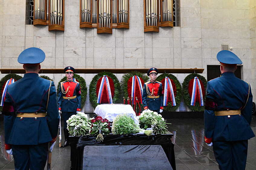 На церемонии прощания с председателем Верховного суда РФ Ириной Подносовой в траурном зале ЦКБ Управления делами президента РФ в Москве, 24 июля 2025 года