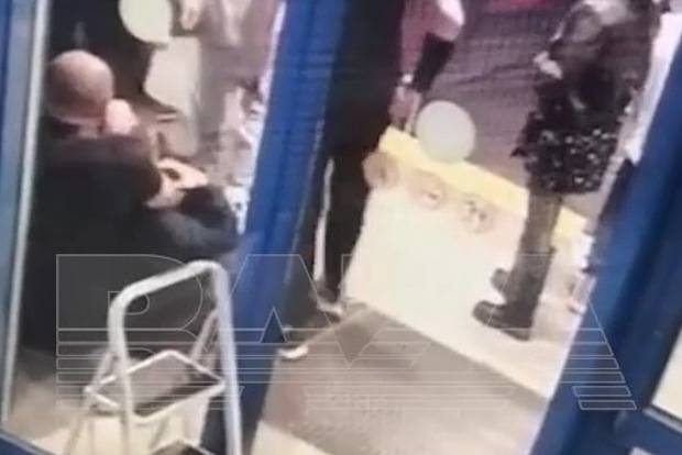В Москве охранники клуба избили слепого из-за спора на фейсконтроле