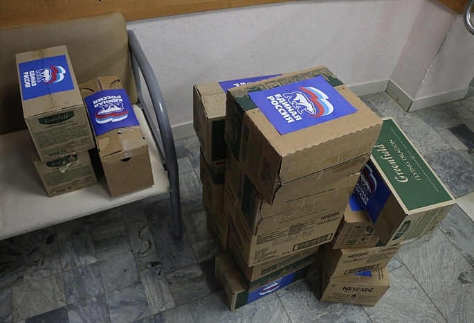 Омские медики продолжают получать помощь от общественников, волонтеров и партийных организаций