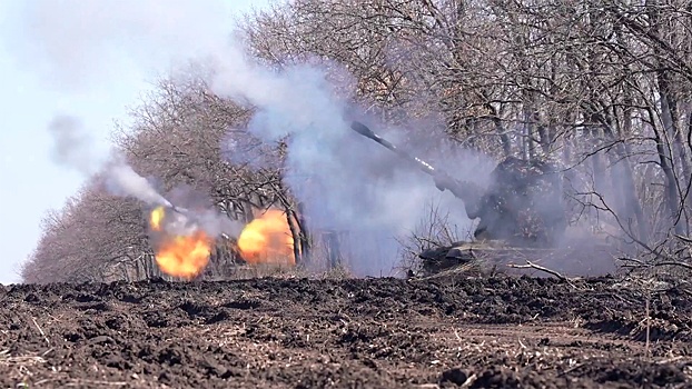 Артбатарея «Мста-С» уничтожила опорный пункт и БМП украинских боевиков