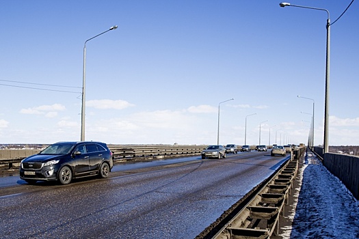 Октябрьский мост Ярославля покрылся ямами раньше гарантийного срока