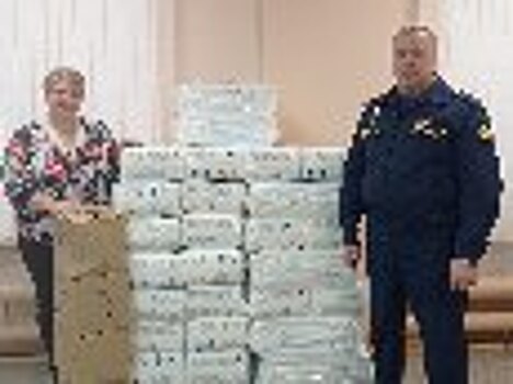 Сотрудник УИИ УФСИН России по Архангельской области помогает пожилым людям