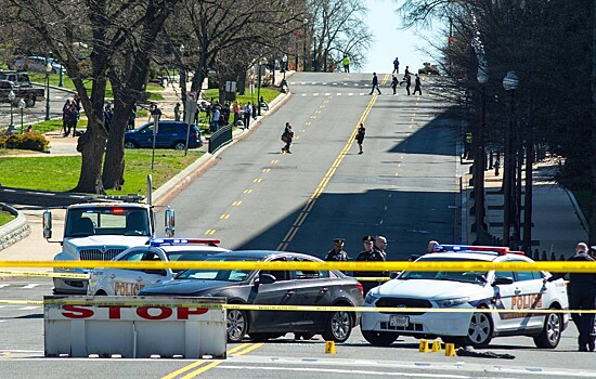 В брошенных у посольства РФ в США чемоданах оказались личные вещи